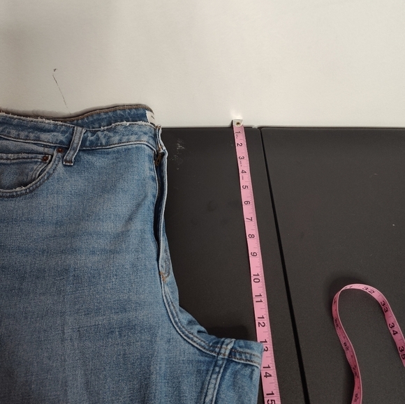 Abercrombie & Fitch The Mom High Rise Curve Love jeans, light wash, 16L/33 - Picture 7 of 9